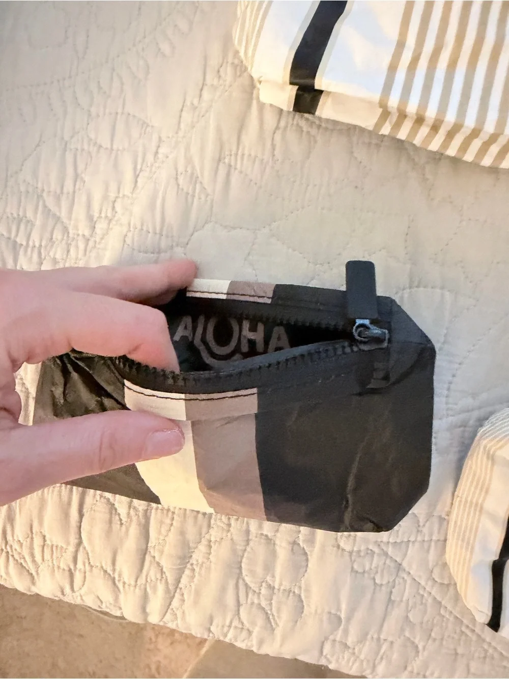 ALOHA Collection Black Travel Tote and Pouches (5 pieces) - Picture 6 of 9